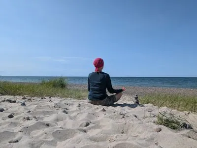 Titelbild: Sitzmeditation — Ankommen in der Stille